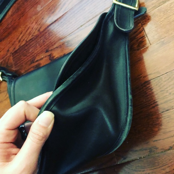 🍄SOLD🍄 Black Coach Leather Crossbody - Picture 4 of 7